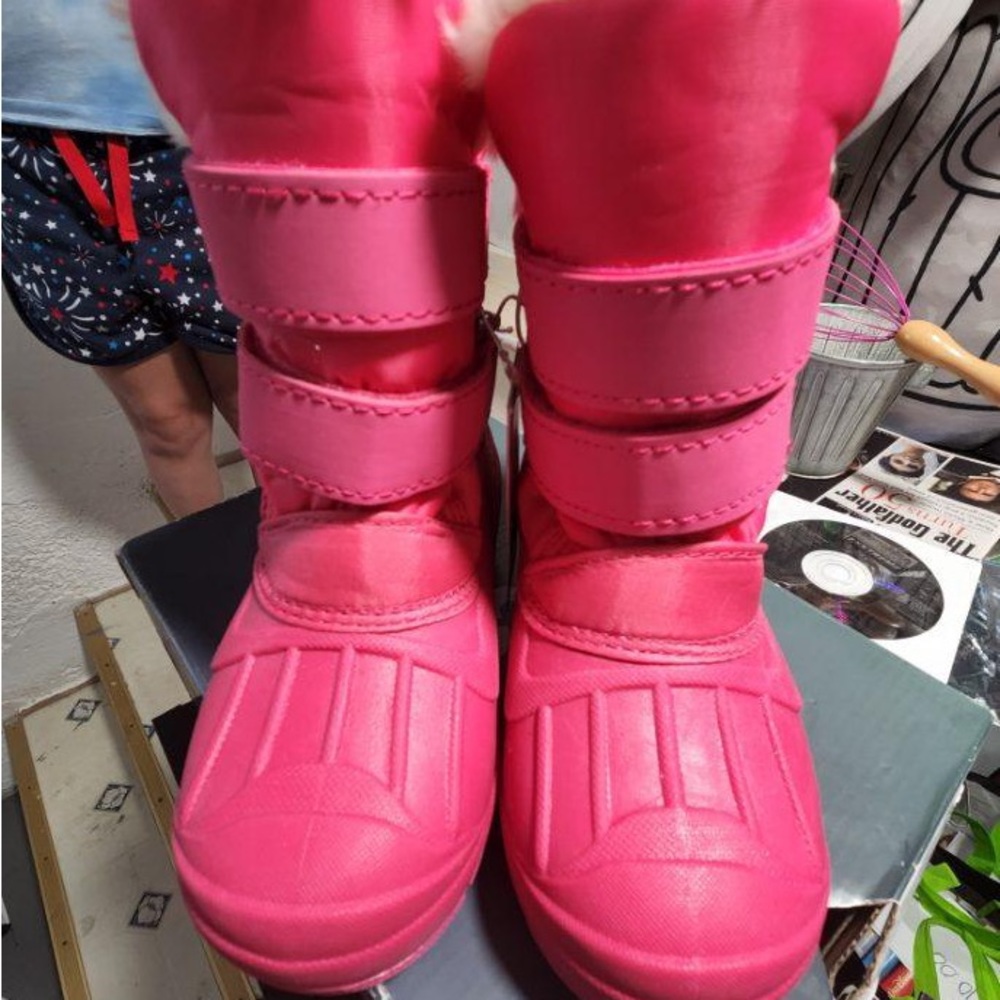 Brand new cat and Jack Girls pink snow boots size 10 - Picture 3 of 8